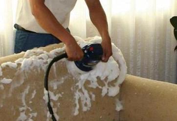 как почистить диван от грязи