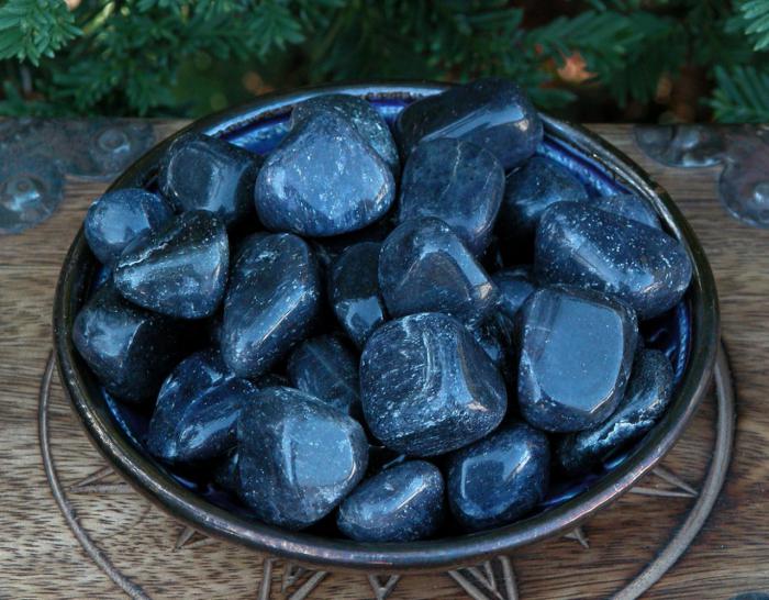 камень авантюрин синий