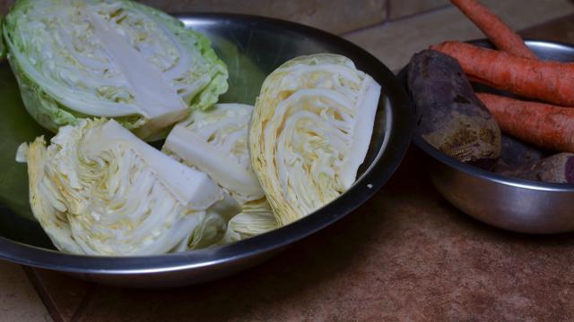 маринованная капуста со свеклой