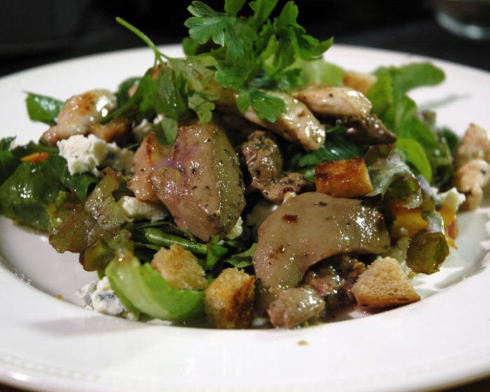 теплый салат с куриной печенью