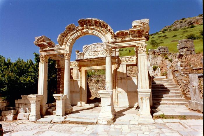 храм артемиды в эфесе история