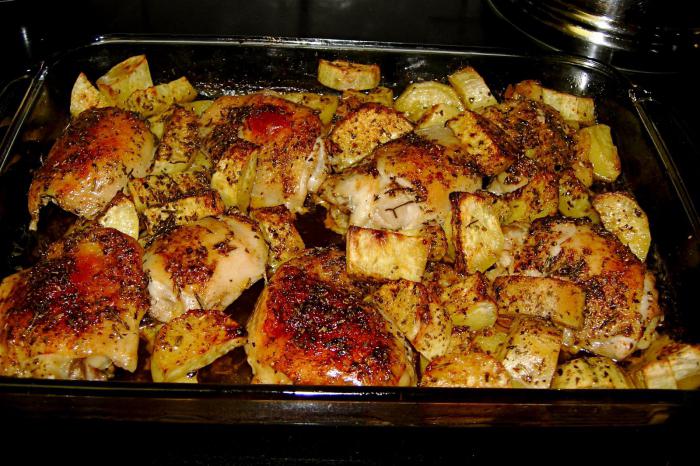 Куриные бедра в духовке с картошкой