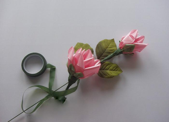 как делать розы из атласных лент фото
