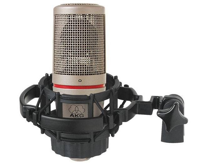 студийный микрофон для записи голоса 