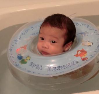 надувной круг для купания младенцев