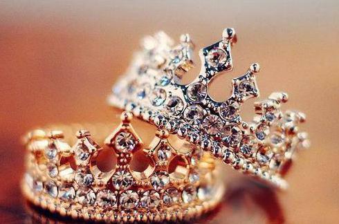 обручальные кольца в виде короны