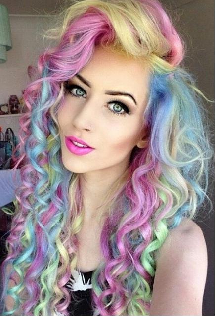 разноцветные пряди волос 