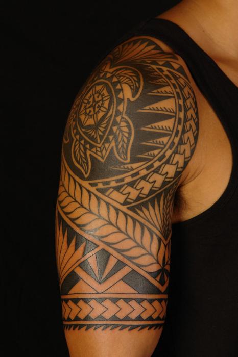 татуировки узоры на плече мужские