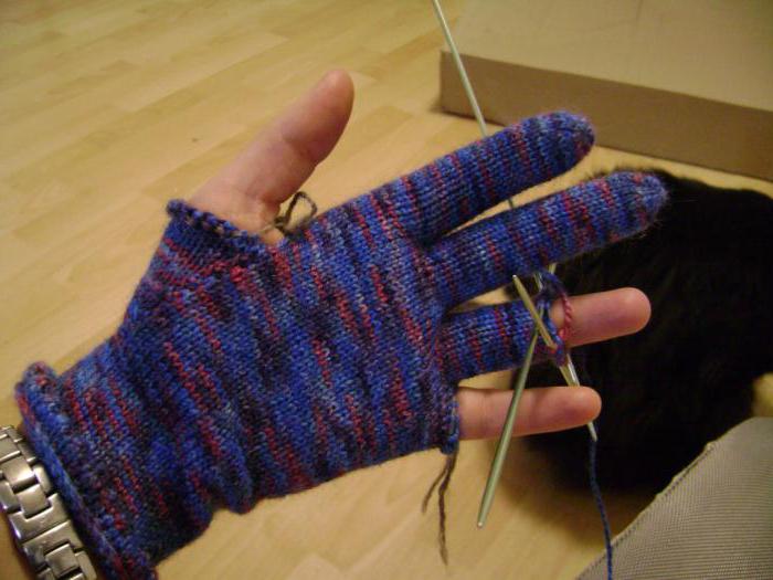 длинные вязаные перчатки