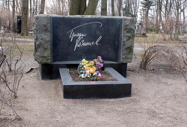 Кто похоронен на Волковском кладбище