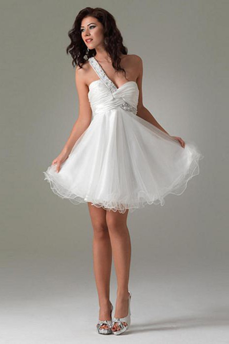 Воздушное белое платье