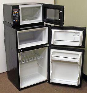 холодильник и микроволновая печь