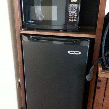 холодильник и микроволновая печь