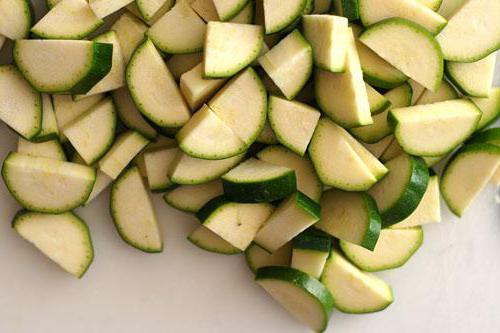 кабачки тушеные с помидорами и луком