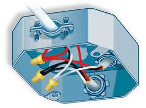 провода в распаечной коробке