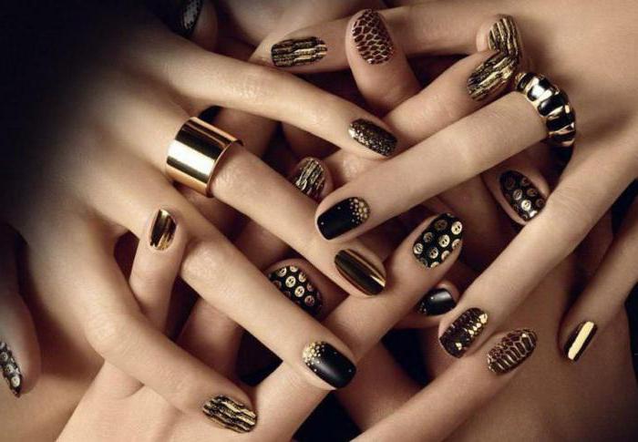 дизайн черных ногтей с золотом