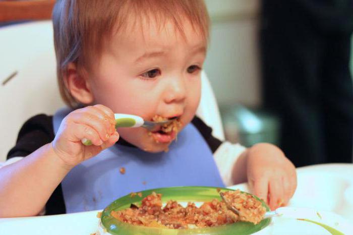 Как научить ребенка самостоятельно кушать ложкой в 2 года