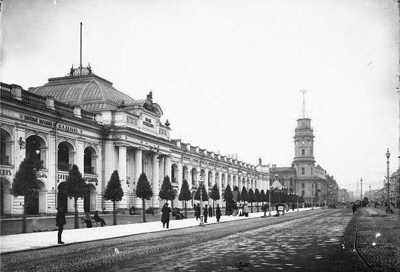 Здание Гостиного двора в Санкт-Петербурге
