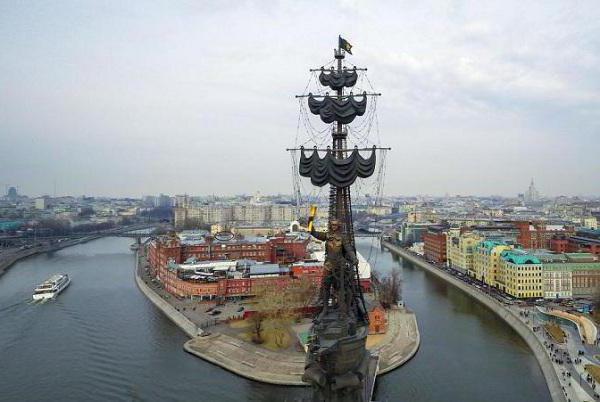 памятник петру 1 в москве описание 