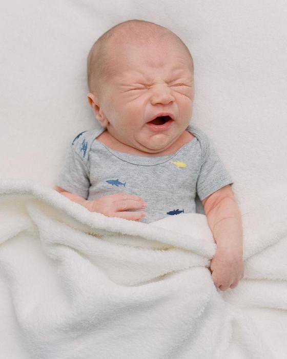 почему новорожденный часто чихает