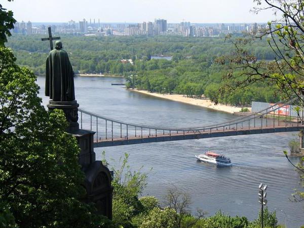 памятник Владимиру в Киеве на Владимирской горке