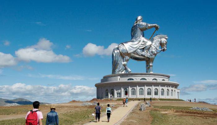 чингисхан в монголии памятник