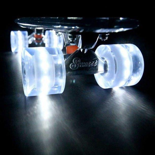скейтборд со светящимися колесами