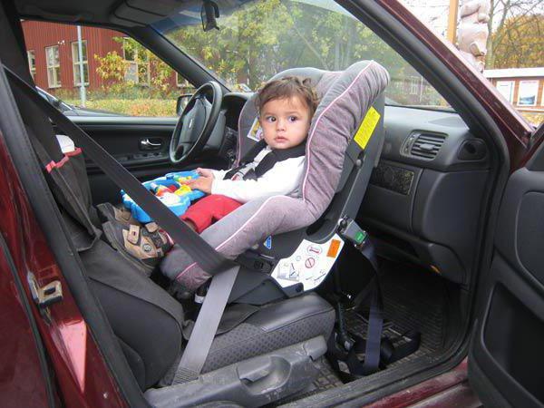 перевозка ребенка на переднем сиденье