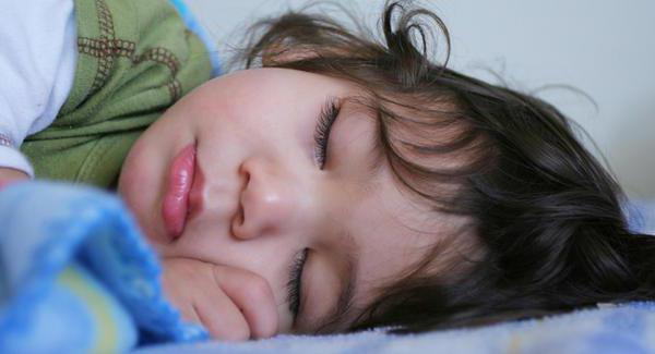ребенок 4 года спит с приоткрытыми глазами