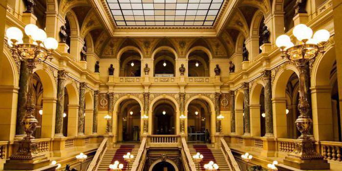 Крупнейший государственный музей Праги