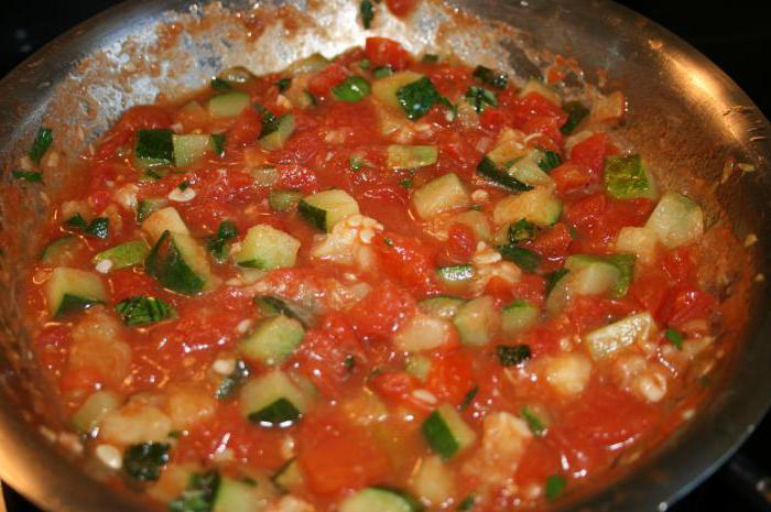 кабачки в томатном соусе с чесноком