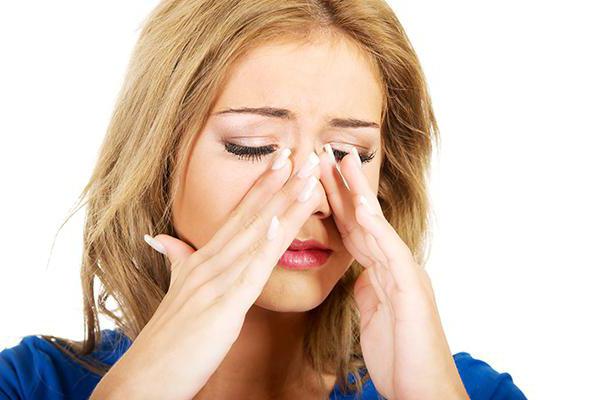 Почему закладывает нос без насморка: причины и способы лечения