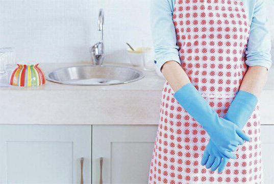 почему нельзя давать мыть посуду гостям