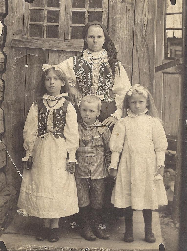 Женщина с детьми в Чехии в 19 веке
