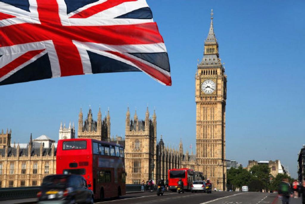 Флаг Великобритании на фоне Биг Бена