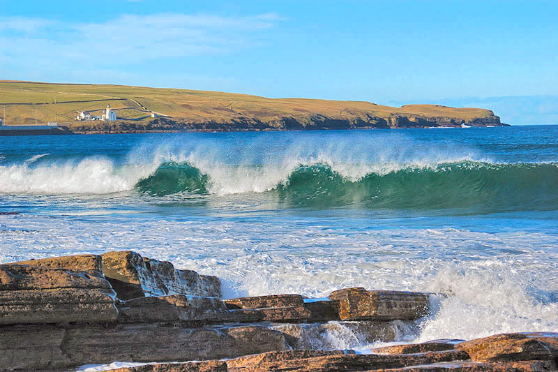 Волны на шотландском побережье