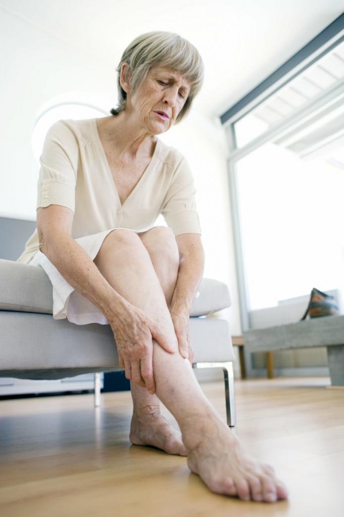 слабость в ногах причины у пожилых лечение