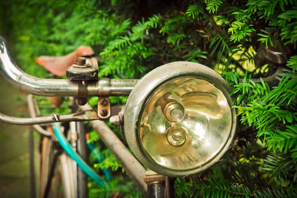 Старый велосипедный фонарь