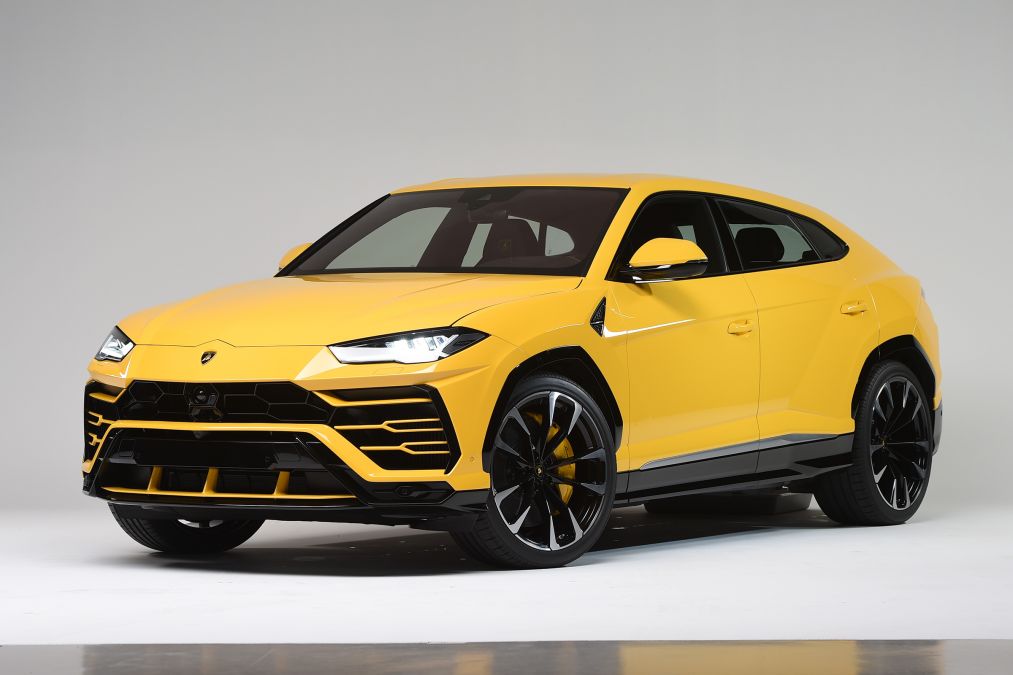 Lamborghini Urus вид спереди