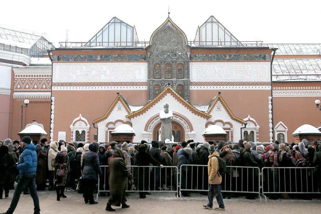 Очередь в Третьяковскую галерею