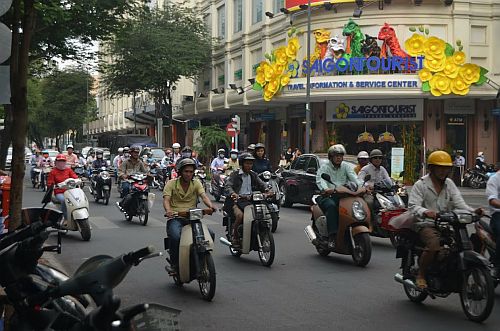 Скутеры на улицах Сайгона