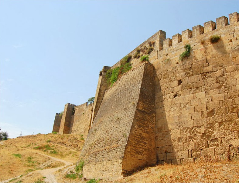 стена Дербента