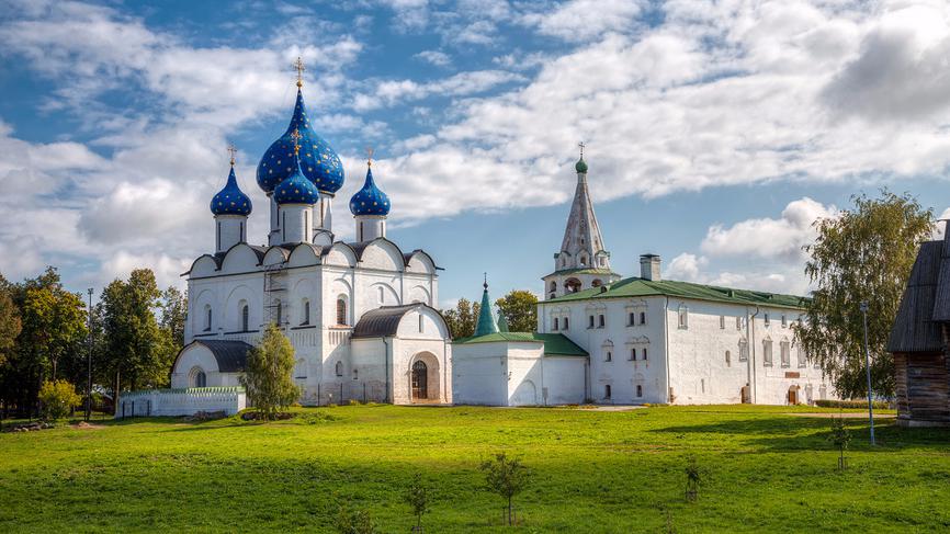 Дорога через город-музей Суздаль