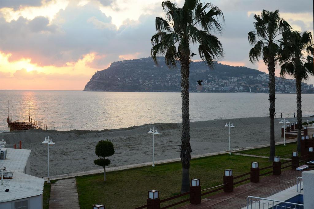 banana hotel 4 alanya