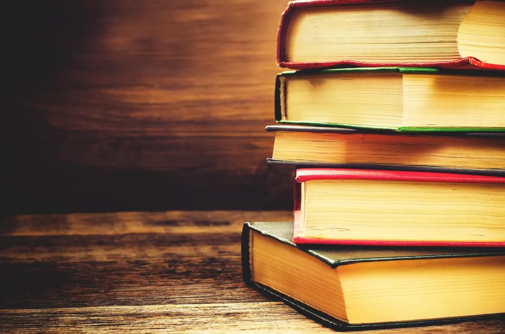 стопка книг