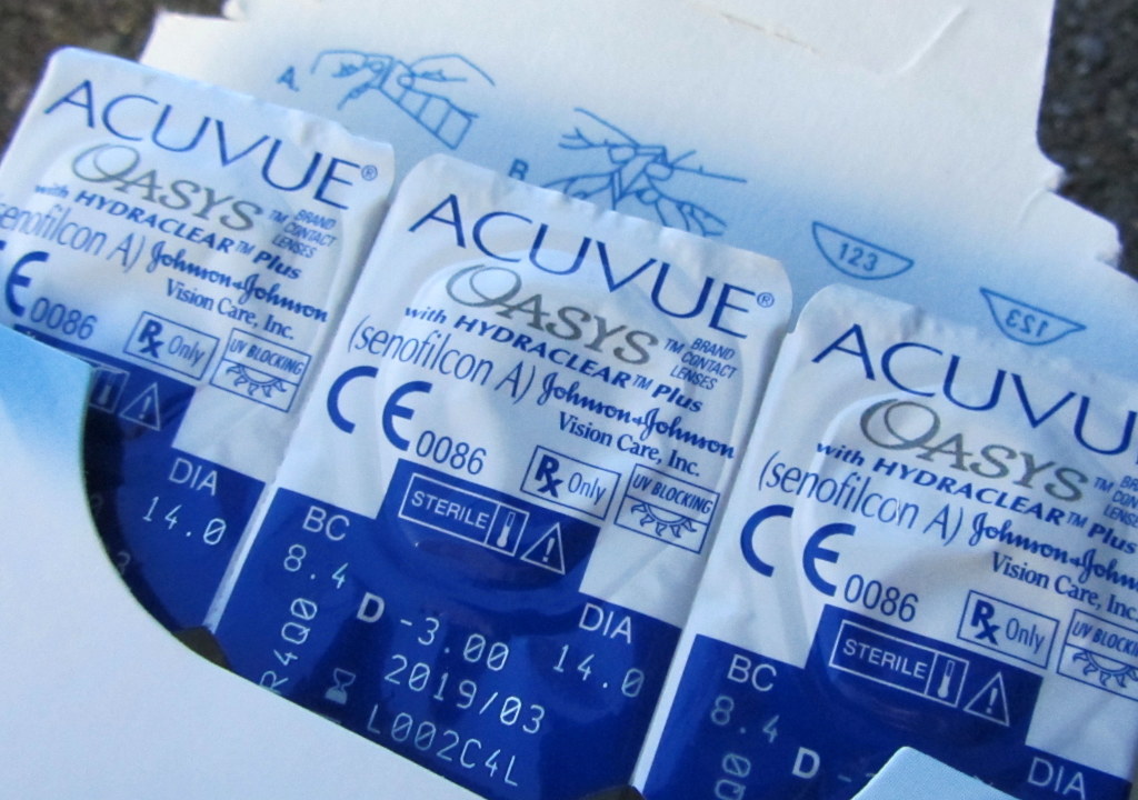 Линзы Acuvue Oasys.