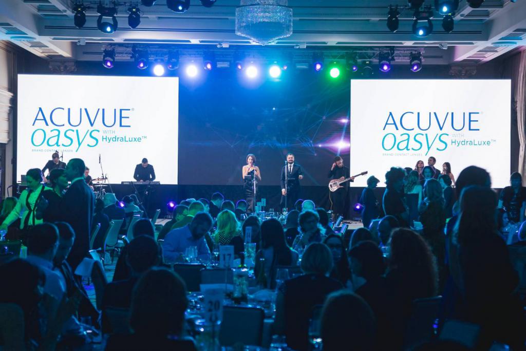 Линзы Acuvue Oasys.