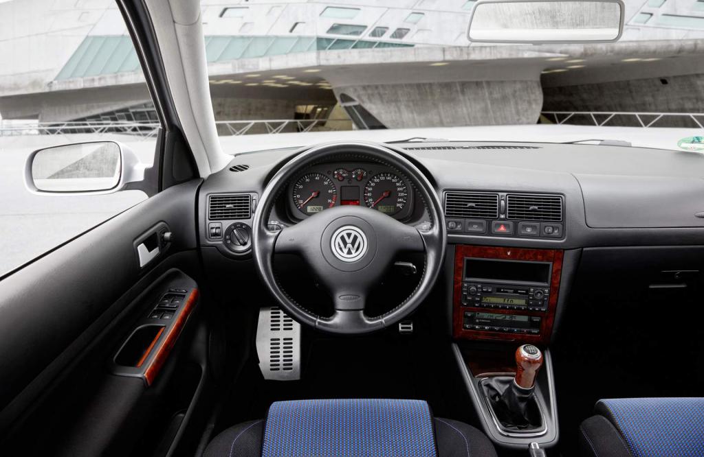 Салон автомобиля Volkswagen Golf 4