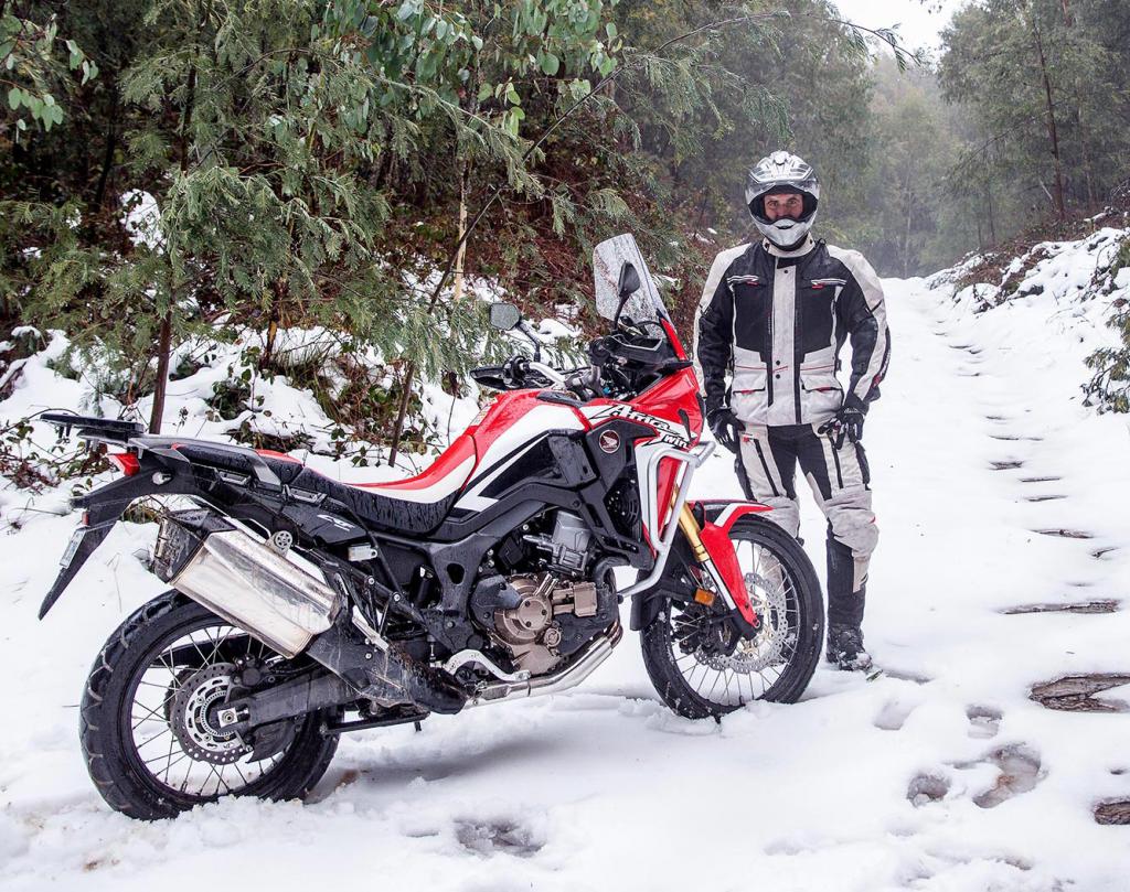 Чем отличаются шлемы для мотоцикла и снегохода?