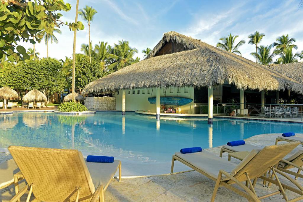 Iberostar Bavaro 5* бар у бассейна